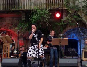 Cowgaroo-Live-2-650x650